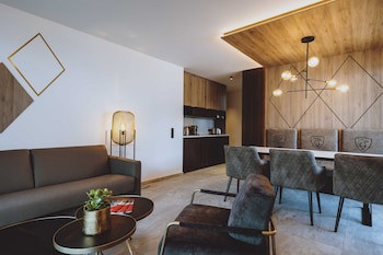 Glemm By Avenida Superior Hotel & Residences