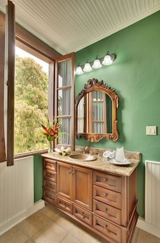 Mahogany Hall Boutique Resort