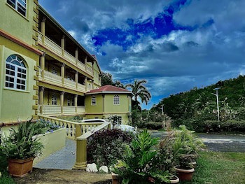 Rejens Hotel