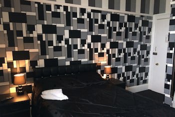 The Carlton Hotel