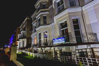 The Carlton Hotel