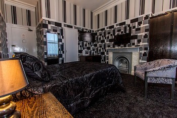 The Carlton Hotel