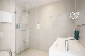 Doubletree By Hilton Hotel Amsterdam - Ndsm Wharf