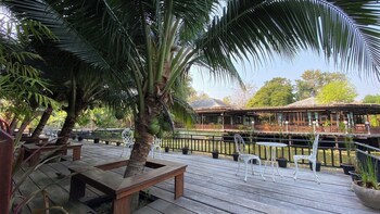 Maikaew Damnoen Resort