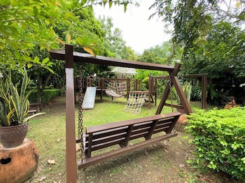 Maikaew Damnoen Resort