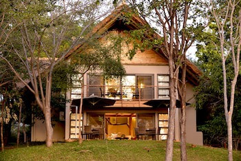 Victoria Falls Safari Suites