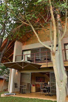 Victoria Falls Safari Suites