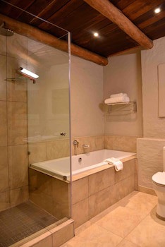 Victoria Falls Safari Suites