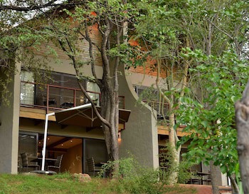 Victoria Falls Safari Suites