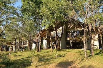 Victoria Falls Safari Suites