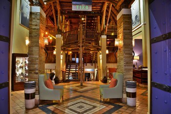 Victoria Falls Safari Suites