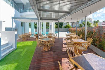 Glyfada Riviera Hotel