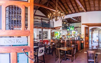Estrada Hotel & Bistro