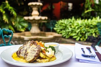 Estrada Hotel & Bistro