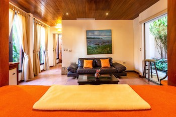 Estrada Hotel & Bistro