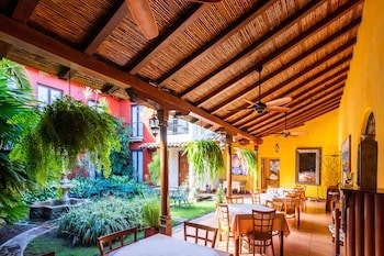 Estrada Hotel & Bistro