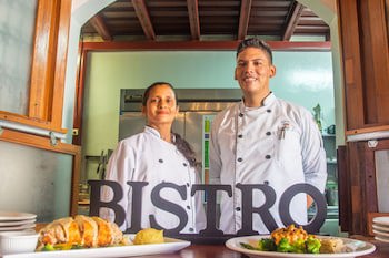 Estrada Hotel & Bistro