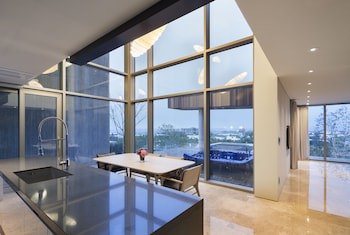 Bayhill Pool & Villa