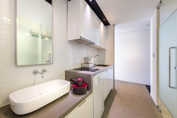 Bayhill Pool & Villa