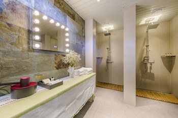 Bayhill Pool & Villa