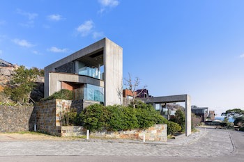 Bayhill Pool & Villa