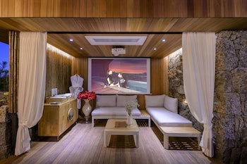 Bayhill Pool & Villa