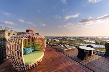 Bayhill Pool & Villa