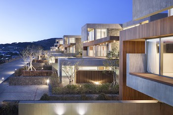 Bayhill Pool & Villa