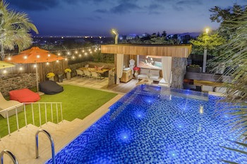 Bayhill Pool & Villa