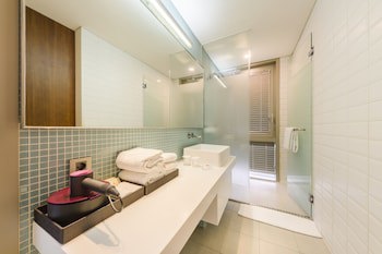Bayhill Pool & Villa