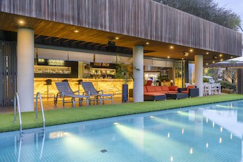 Bayhill Pool & Villa