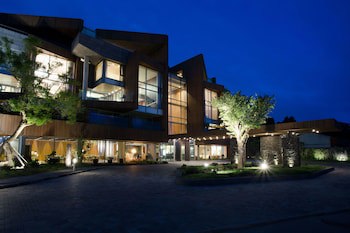 Bayhill Pool & Villa