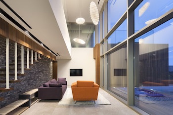 Bayhill Pool & Villa