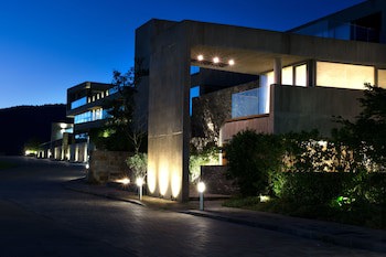Bayhill Pool & Villa