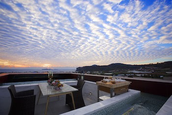 Bayhill Pool & Villa