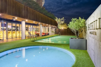 Bayhill Pool & Villa