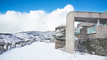Bayhill Pool & Villa