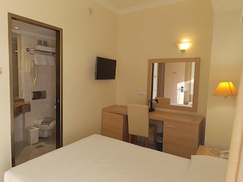 Belair Beach Hotel fotoğrafı