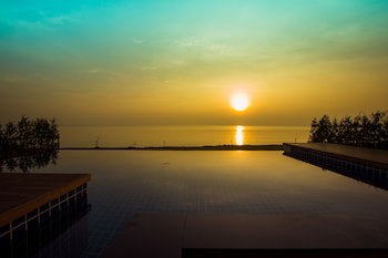 Sunshine Paradise Resort