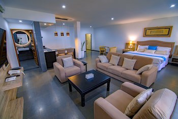 The Country Lodge Hotel