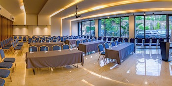 The Country Lodge Hotel