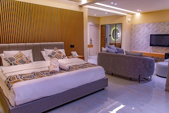 The Country Lodge Hotel