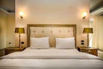The Country Lodge Hotel