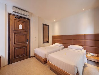 Alron Hotel Kuta Powered By Archipelago