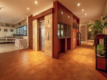Alron Hotel Kuta Powered By Archipelago