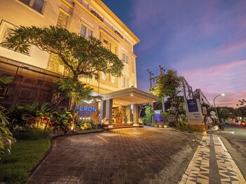 Alron Hotel Kuta Powered By Archipelago