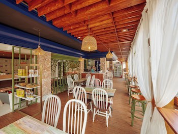 Alron Hotel Kuta Powered By Archipelago