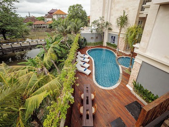 Alron Hotel Kuta Powered By Archipelago