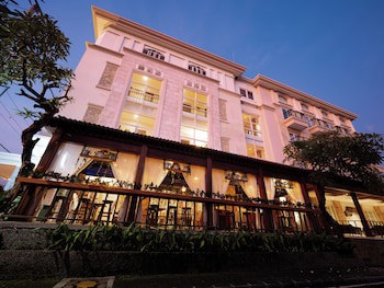 Alron Hotel Kuta Powered By Archipelago