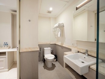 Alron Hotel Kuta Powered By Archipelago